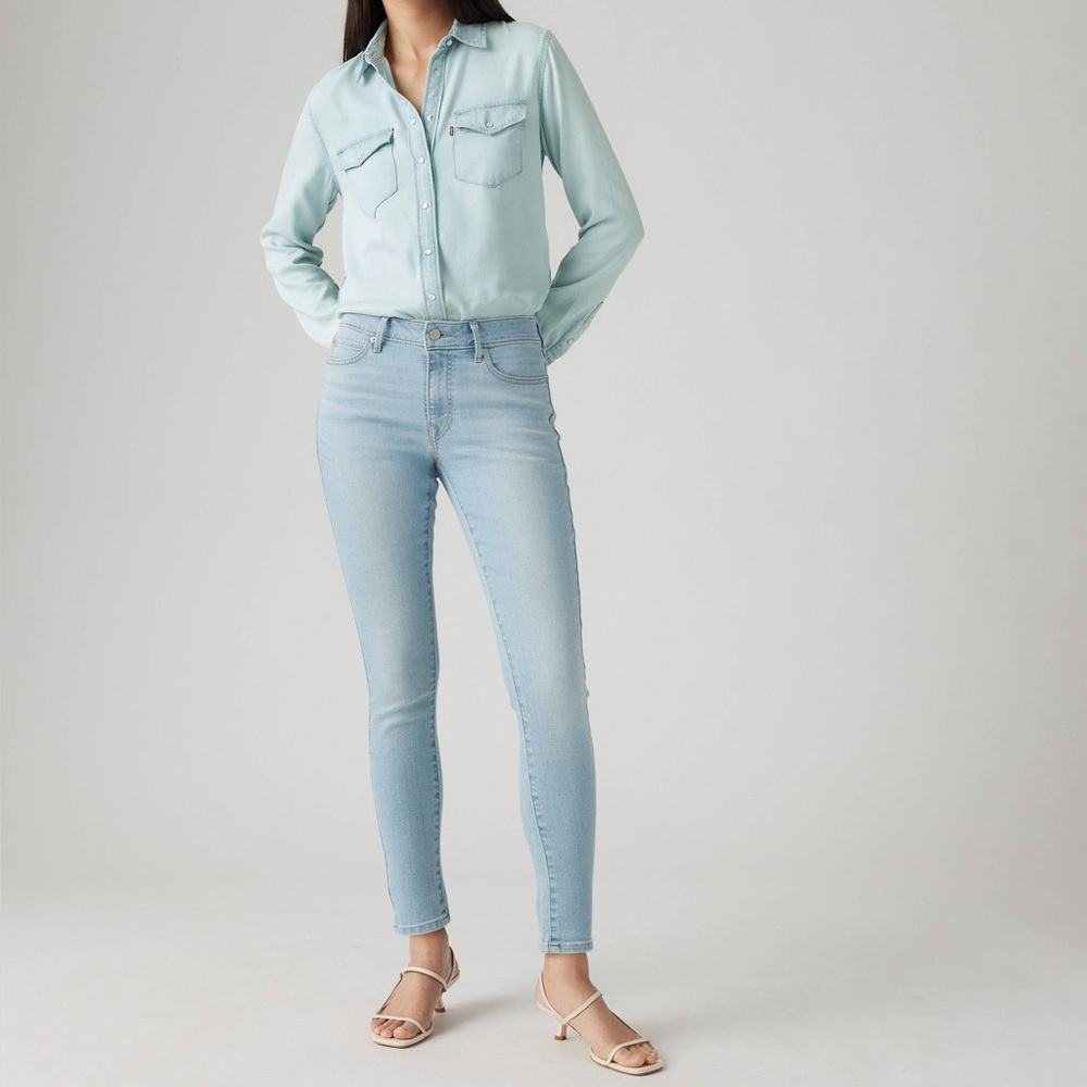 Levi's Light Blue Skinny Jeans women’s size 34 like new